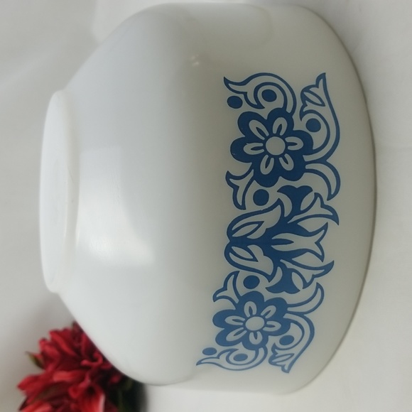 Federal Glass Blue Tulip Casserole Mixing Bowl with Lid - Picture 12 of 16